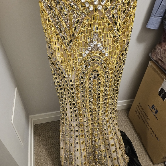 Beautiful evening dress size 4  worn once and is in great condition. perfect for - Picture 5 of 5